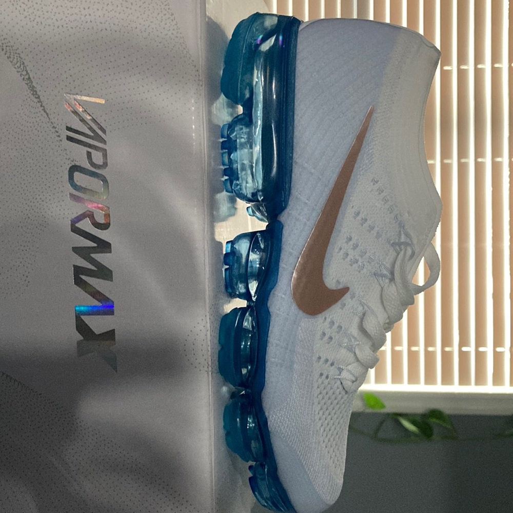 Size 7 womenswear’s vapor max